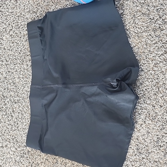 Spandex - Picture 3 of 3